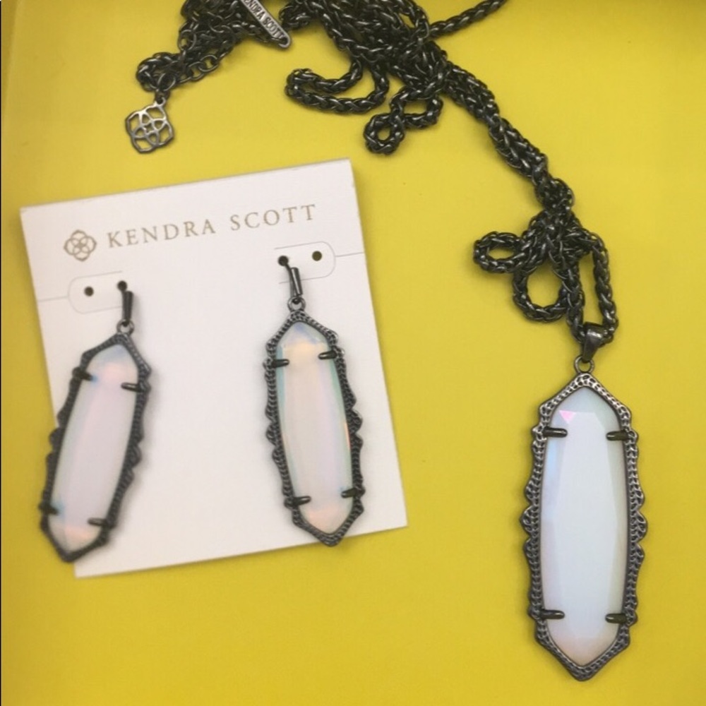 Kendra Scott Frances necklace